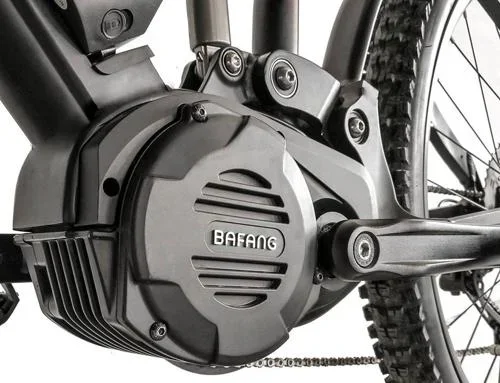 Bafang Ultra motor 1600W para bike elétrica, com logo BAFANG, aletas de refrigeração e pedivela.