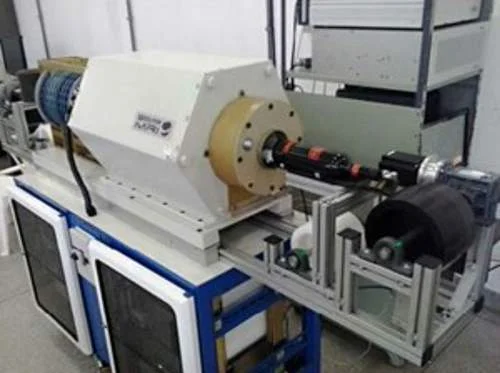 Máquina de ressonância magnética (MRI) em ambiente controlado, útil para saber a origem do vinho sem violar o lacre das garrafas.