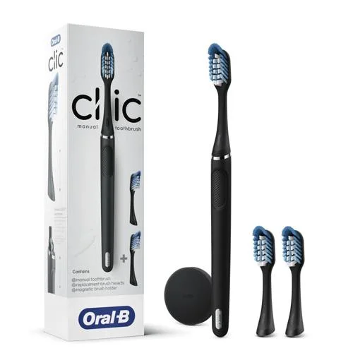 Oral-B Clic: Kit escova de dente manual preta com imãs, suporte magnético e duas cabeças de reposição azuis.