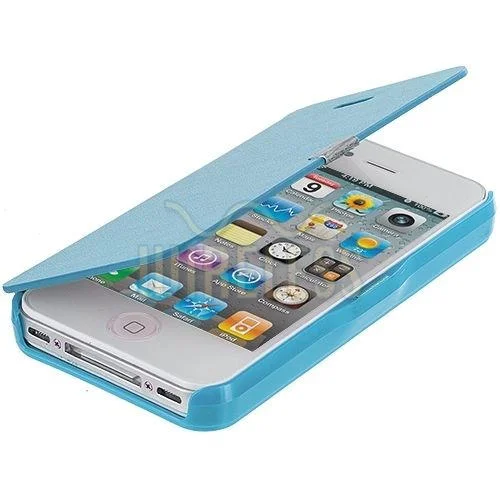 iPhone branco em uma capa flip azul clara semiaberta, mostrando a tela com ícones de aplicativos.