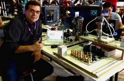 Robô que joga xadrez utiliza eletroímã em sua construção